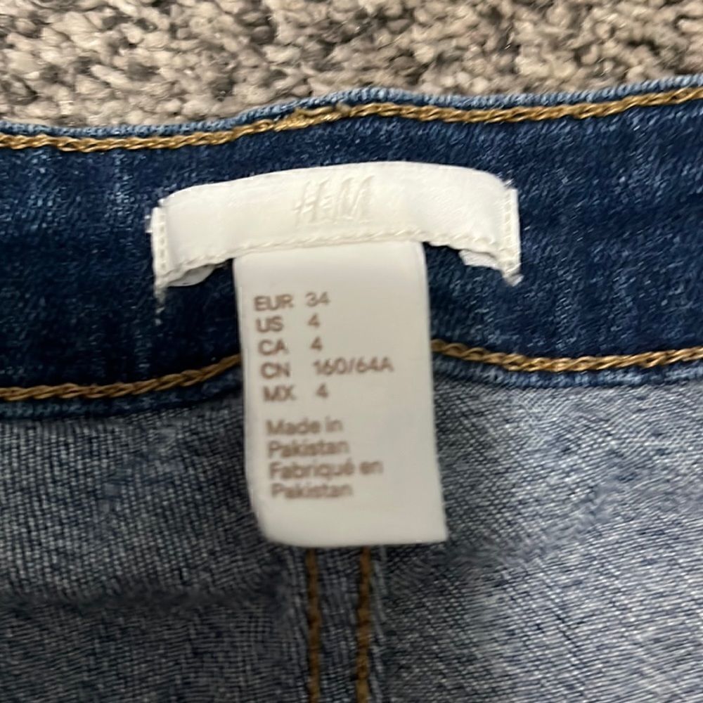 H&M - Jean Shorts - 4 - Picture 3 of 4